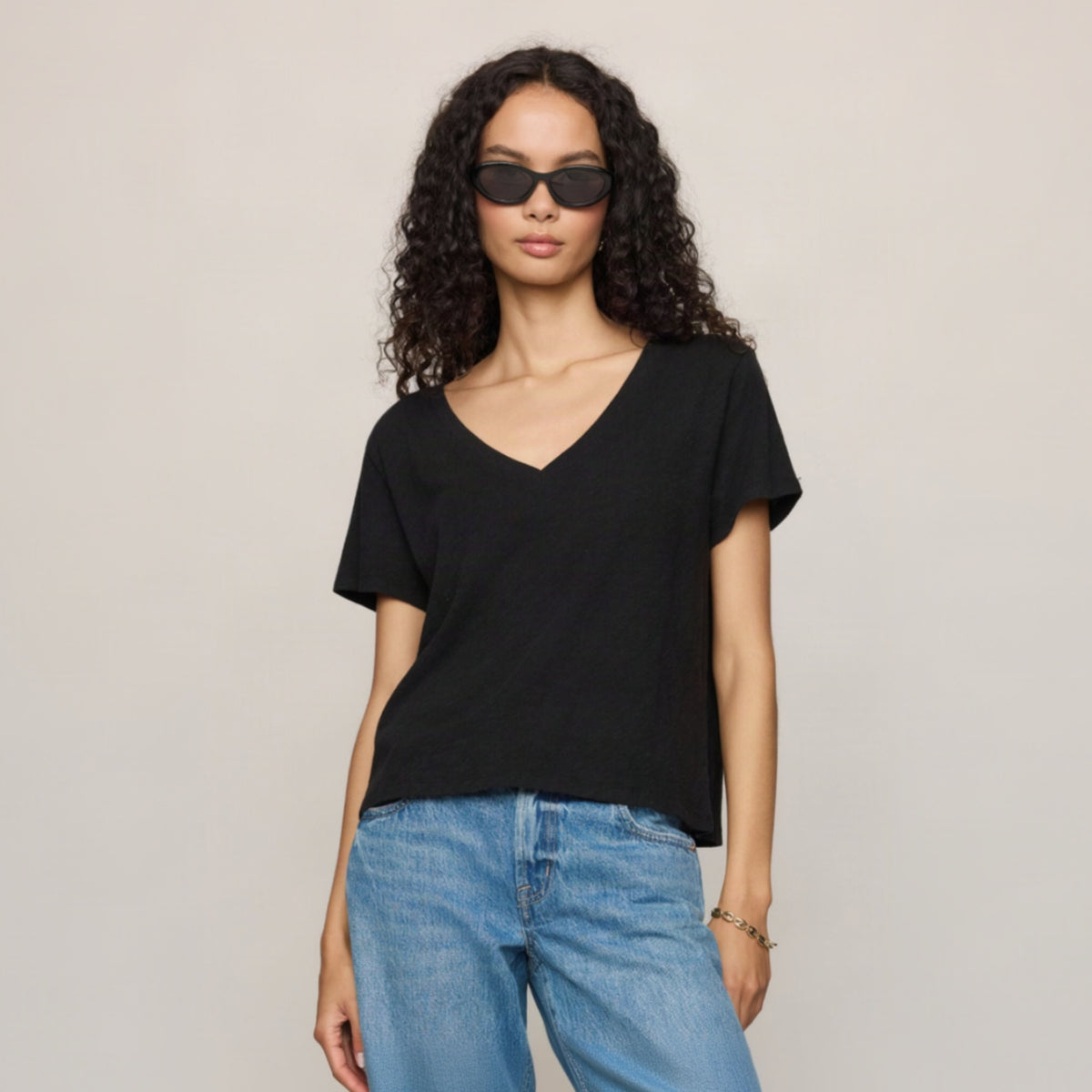 Nomad V-Neck Tee - Black