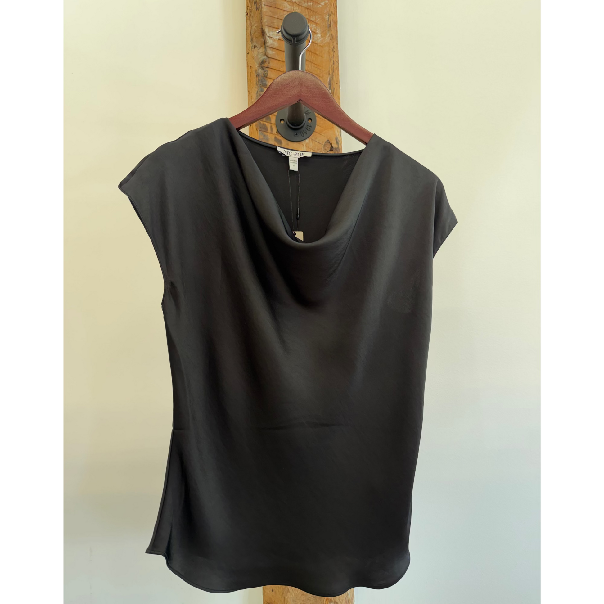 Drape Neck Day Gloss - Black Onyx