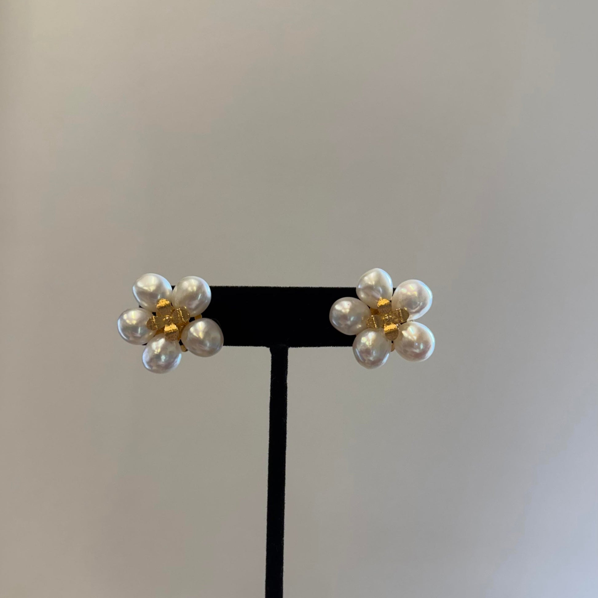 The Big Night Out Earrings - Flower